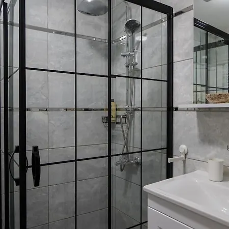 New & Comfortable Flat In Center Апартаменты *